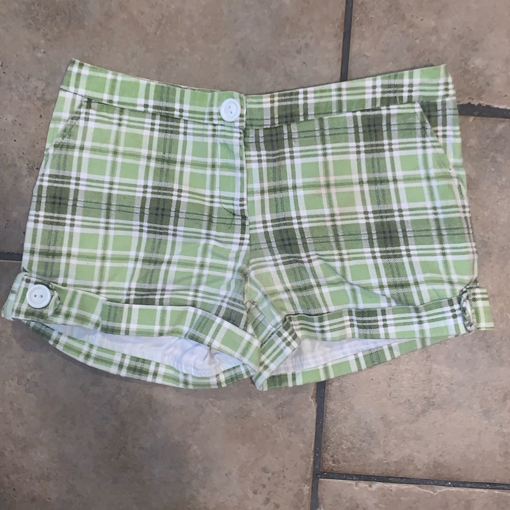 Green hint plad shorts